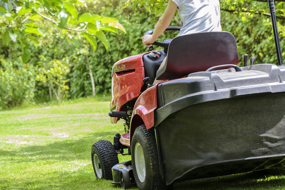 4 Tips For Purchasing The Right Lawn Mower